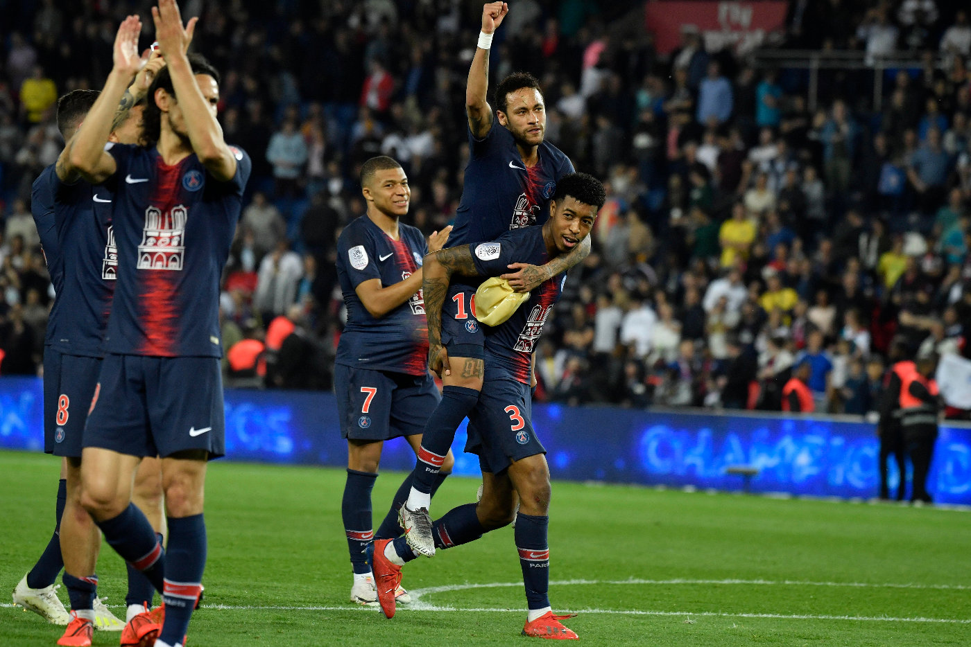 巴黎圣日耳曼：逆袭欧冠，书写新王传奇